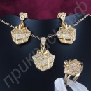 Комплект из ожерелья, сережек и кольца в виде подарочков в двух вариантах