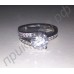Обручальное кольцо с крупным прозрачным камнем