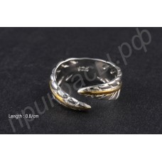 Изысканное обручальное кольцо в виде сгибаемого листочка в оригинальном посеребрении