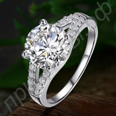 Обручальное кольцо с большим прозрачным кристаллом
