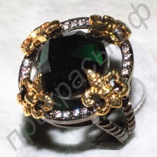 Круглое кольцо с зеленым фианитом и золотыми вставками