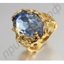 Изысканное кольцо с синим кристаллом в позолоте