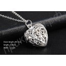 Ожерелье в виде двойного сердечка с резными элементами в серебряном исполнении