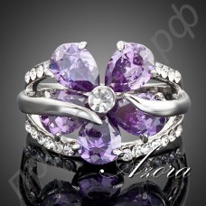 Замечательное кольцо в форме огромного фиолетового цветка с австрийскими кристаллами Stellux в платиновом покрытии