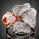 Кольцо в виде прекрасного бело-оранжевого цветка с австрийскими кристаллами Stellux в позолоте