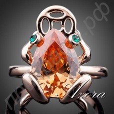 Необычное кольцо в форме лягушки с австрийским кристаллом Stellux в позолоте  