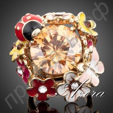 Прекрасное кольцо в виде большого коричневого камня с жуками, бабочками и цветами в настоящей позолоте