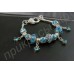 Прекрасный браслет со стеклянными бусинами голубого цвета, цветами и камешками на цепочке в посеребрении